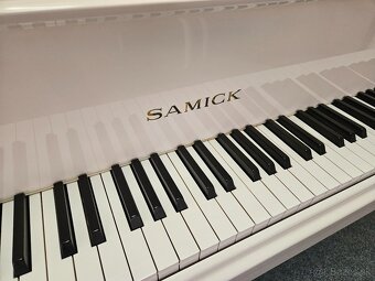 Krátke biele krídlo Samick so zárukou a dopravou SR - 4
