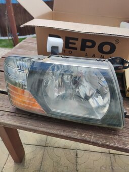 Predám predné svetlá Mitsubishi Pajero 2002 - 4