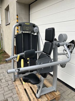 Stroj na ramená Technogym Selection delts machine - 4