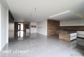 REZERVOVANÝ - Rodinný dom s úžit. ploch. 300m2, obec Nemešan - 4