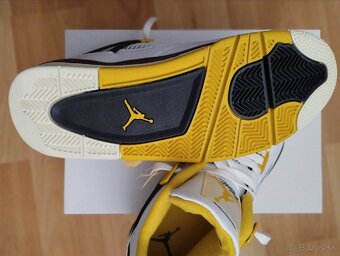 Jordan 4 vivid sulfur - 4
