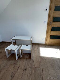Stôl s dvoma stoličkami pre deti - 4