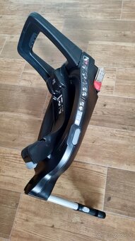 Britax Römer Baby-Safe iSense s otočnou zakladnou - 4