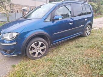 Volkswagen Touran Cross - 4