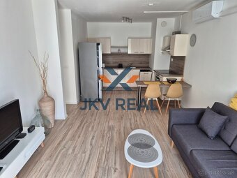 3D OBHLIADKA PRÍJEMNÝ 2-IZB.BYT S LOGGIOU A PARKOVANÍM, PET - 4