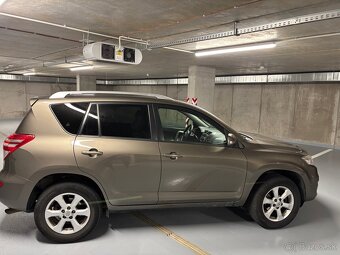 Toyota RAV4 2010 - 4