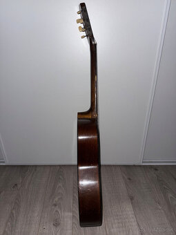 Staršia akustická gitara - 4