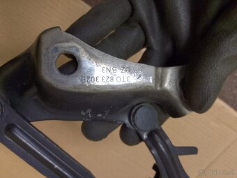 pánty pred. kapoty Superb 2 - 4