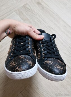 NOVE Guess monogram tenisky 36 - 4