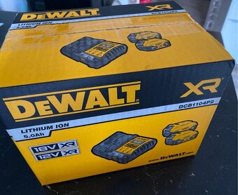 Nová sada DeWALT DCB1104P2 se zárukou - 4