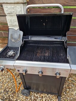 Predam plne funkčný , velmi zachovaly plyn gril CHAR - BROIL - 4