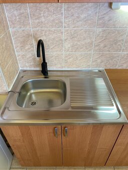 Predám 1-izb. zar. a prerobený byt na sídlisku Stred v PB - 4