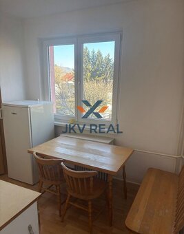 Ponúkame na predaj 2.5 izbový byt s balkónom - 4
