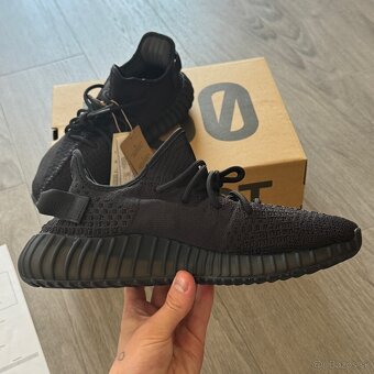 Yeezy Boost 350 V2 Onyx – veľkosť 42 2/3 (UK 8.5) - 4