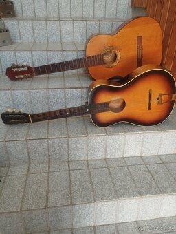 Kukučkove hodiny,žehlička na uhlie, monchichi,gitara cremona - 4