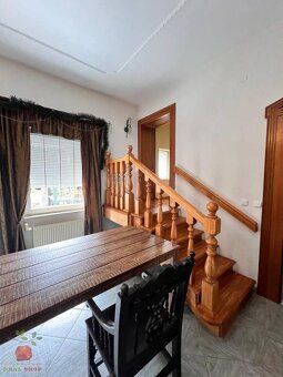 Výnimočná 9-izbová nehnuteľnosť s veľkým pozemkom – ideálna  - 4