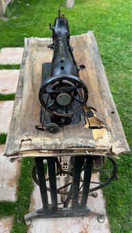 Predám starožitný šijací stroj Singer (r. 1936) - 4