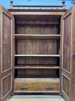 Starožitná skriňa - 4