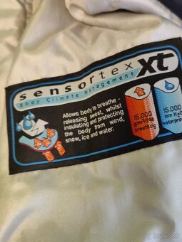 lyžiarská bunda, okuliare a rukavice - 4