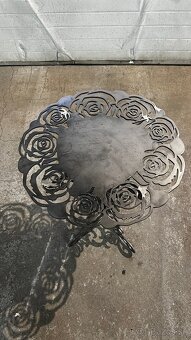 Luxusný kovový stolík „Rose“ – Masívna oceľ - 4