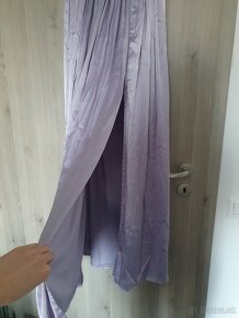 XS Dlhé spoločenské saténové levanduľové šaty 34 - 4