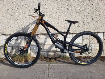 Zjazdový bicykel YT - 4