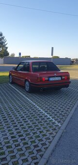 BMW E30 318 is coupe - 4