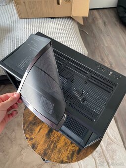 🖥️ PC skrinka – Zalman P10 Black - 4