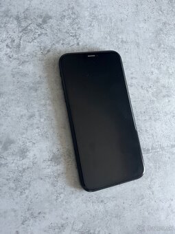 Iphone XR čierny 64GB - 79%bateriamodel A2105 bez škrabancov - 4