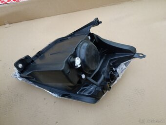 Ľ H4 predný svetlomet Citroen C2 - 4