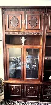 Vyrezávaná obývacia stena + stolík - 4