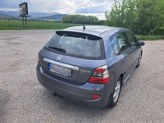 Predam Honda Civic 1.6i VTEC Sport r.v 2005 - 4