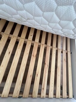 Manželská posteľ 180x200 ,2 nočné stolìky , rošt - 4