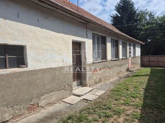 Exkluzívne na predaj vidiecky dom v Hosťovciach, pozemok... - 4