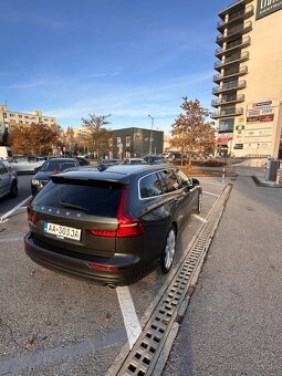 Volvo V60 2.0 4×4, rok 2020 – plná výbava - 4