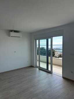 4 izb. Chorvátsko, Makarska, 122m2, terasa, p.2/3, 2x parkin - 4