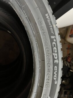 255/40R20 - 4
