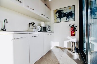 Kancelária 24m2 pri OC Aupark - 4