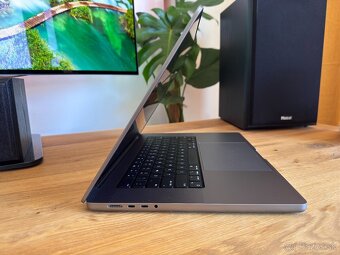 16" Macbook pro M1 Max - 64gb RAM, 1TB SSD, 24 jadrová GPU - 4