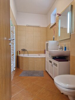 Pekný dom v atraktívnej lokalite Čierna Voda,iba 15 km od BA - 4