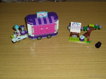 41332 Emma a jej umelecký stojan - 4