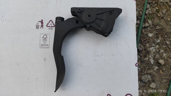 Audi A6 C6 - Plynovy pedal - 4