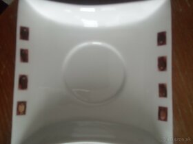 Polievkové misy, servirovaci tanier, čajník, mliečnik. - 4