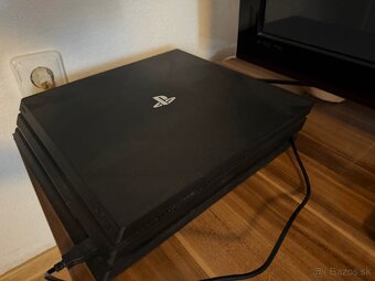 PS4 Pro 1TB +ovladac +hra - 4