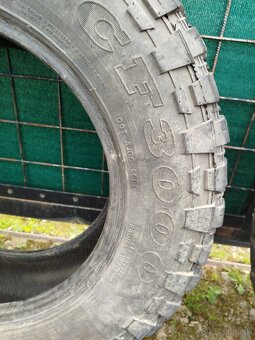 Pneu 225/75 R16 - 4