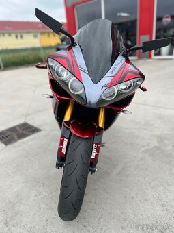 Yamaha YZF R1 - 4
