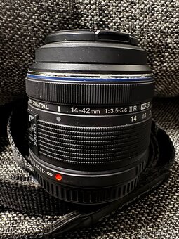 Olympus OM-D E-M10 - 4