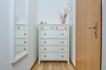 Moderný, komplet zariadený, klimatizovaný 2i byt s parkovaní - 4