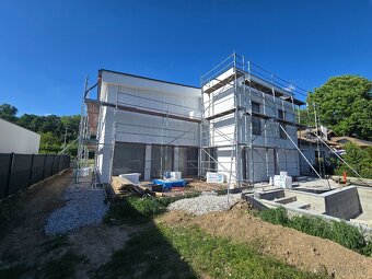 Na predaj KOMPLETNÝ SET lešenie Plettac 70 – cca 230 m² - 4