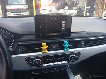Audi A4 sedan - 4